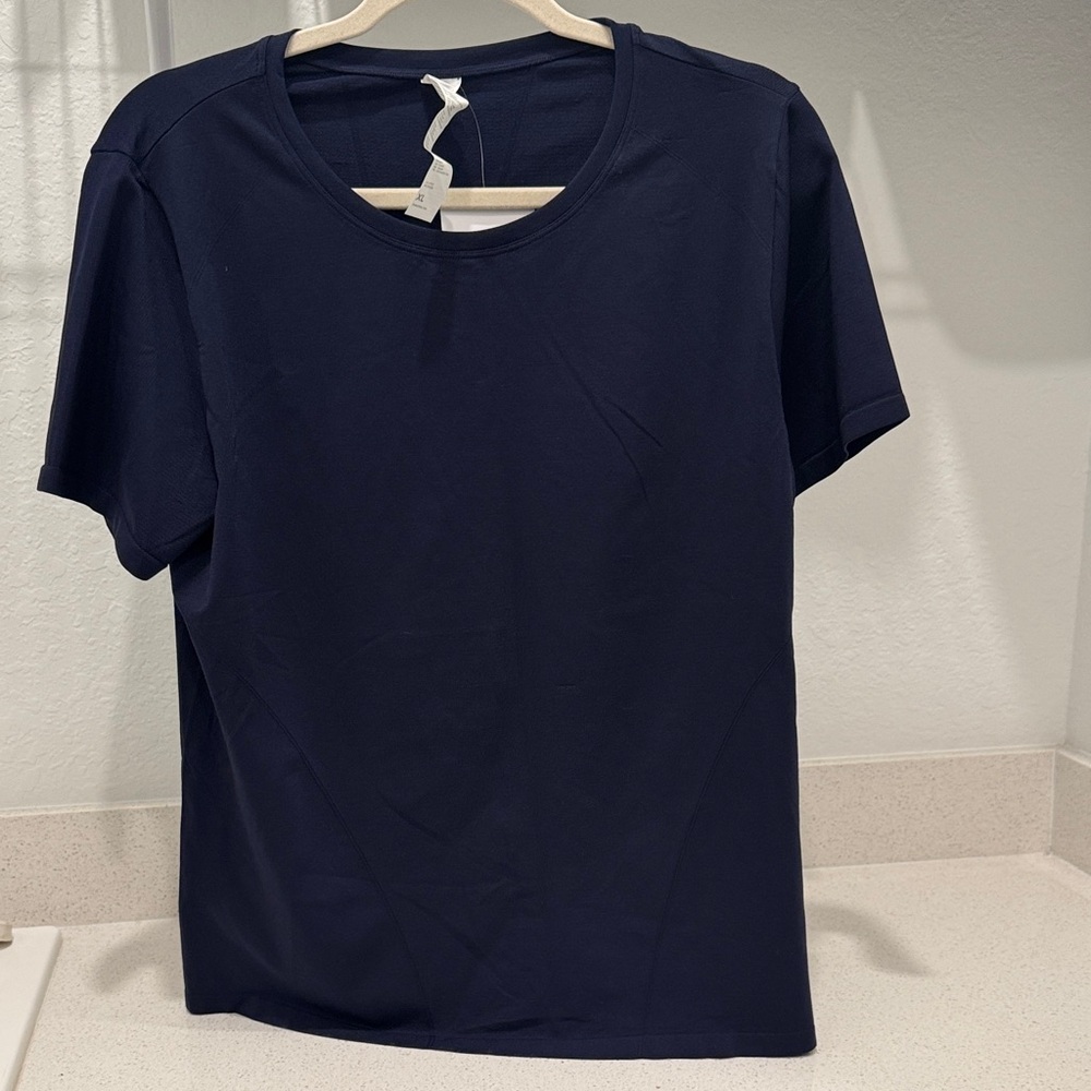 Fabletics Feather Tech short sleeve top